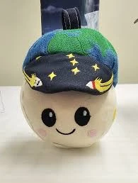 Rise, el peluche que acompaña a los astronautas en Artemis II