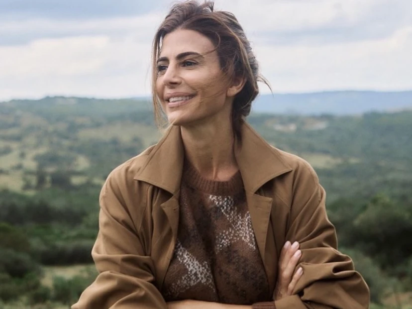 Juliana Awada apostó al verde militar con denim y confirmó el look outdoor más chic
