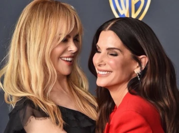 Nicole Kidman y Sandra Bullock deslumbraron con looks opuestos: negro etéreo y rojo vibrante en la red carpet