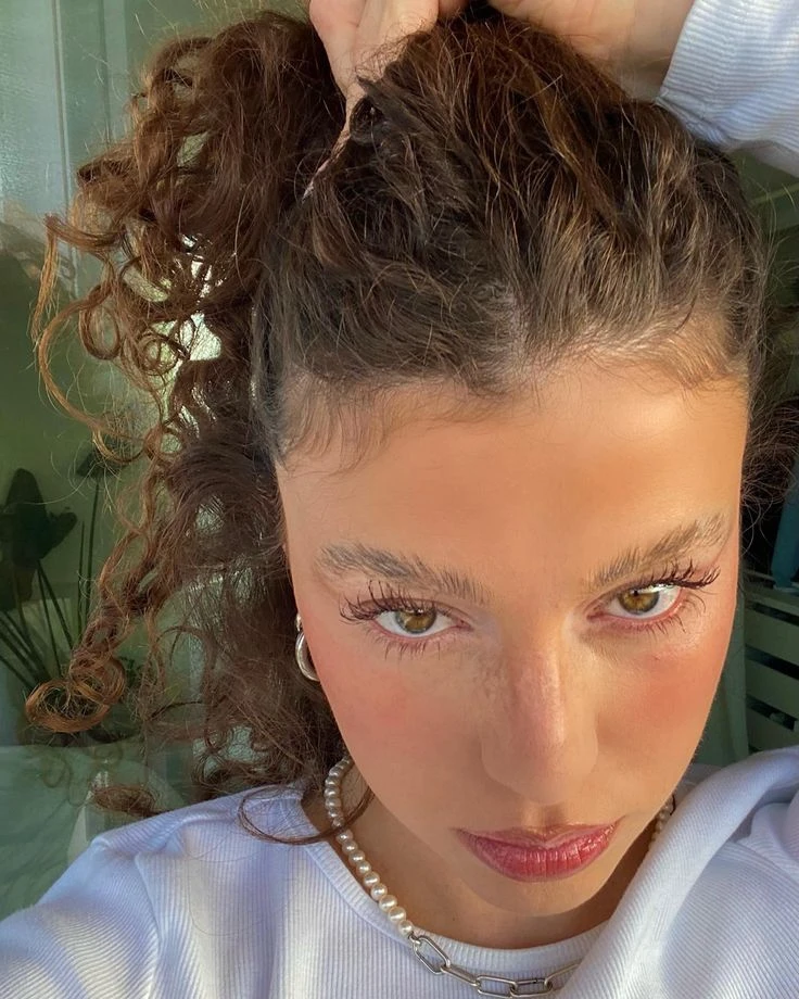 Si hacés esto con tus rulos, podés dejar el alisado y ganar definición sin frizz