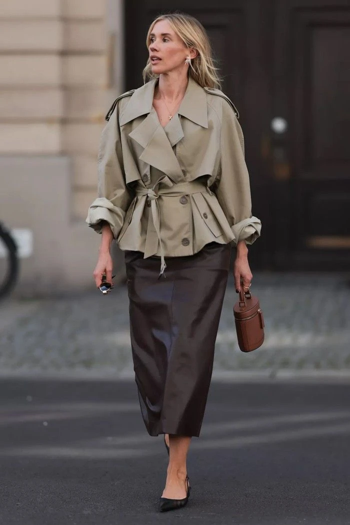 7 looks con trench: cómo usar el abrigo clave del entretiempo este otoño