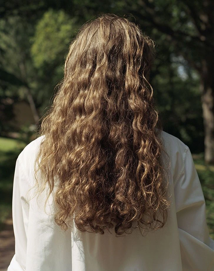 Si hacés esto con tus rulos, podés dejar el alisado y ganar definición sin frizz