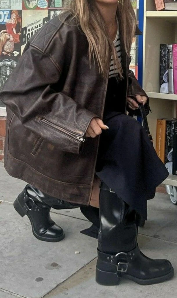 Las combat boots se mantienen como un ícono de estilo gracias a su impronta fuerte y versátil.