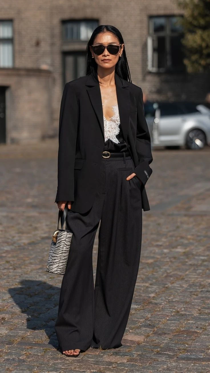 Blazer negro: cómo usar el básico más versátil del entretiempo