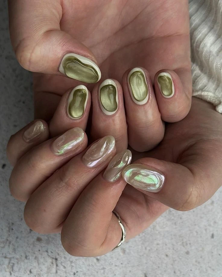 Si el nail art va con vos, estos son los 6 estilos en uñas maximalistas que más se usan