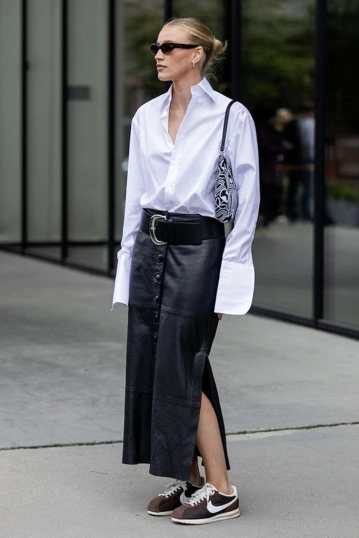 Guía de estilo: 5 looks con falda de cuero, la prenda que no puede faltar en tu placard 
