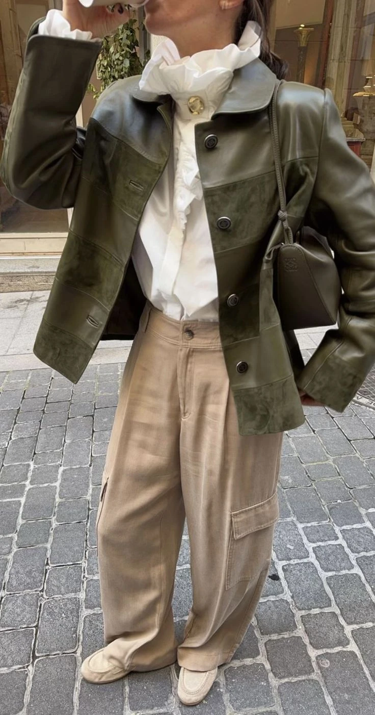Guía de estilo: 7 looks con verde oliva, el color del invierno furor en Europa