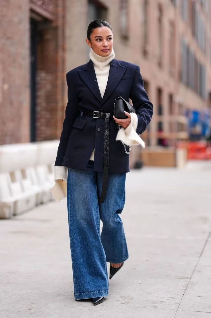 Cuero, lana, denim y paño: cómo combinar las texturas del otoño en 7 looks trendy y abrigados