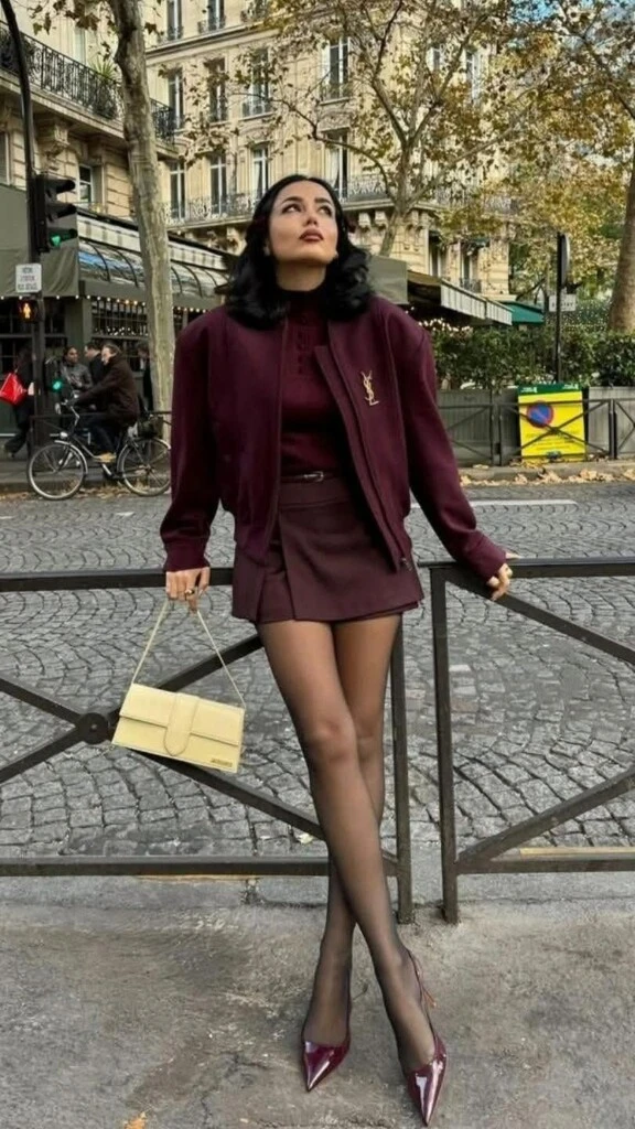 En looks nocturnos, este tono aporta dramatismo y sofisticación
