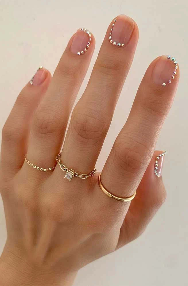 Manicura joya: cómo es la tendencia de uñas elegantes que vuelve en 2026
