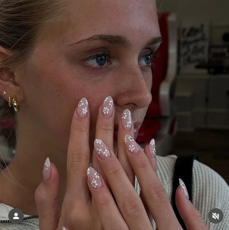 Manicura joya: cómo es la tendencia de uñas elegantes que vuelve en 2026