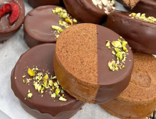 Ni de maicena ni marplatenses: los alfajores selva negra que son furor por su relleno especial