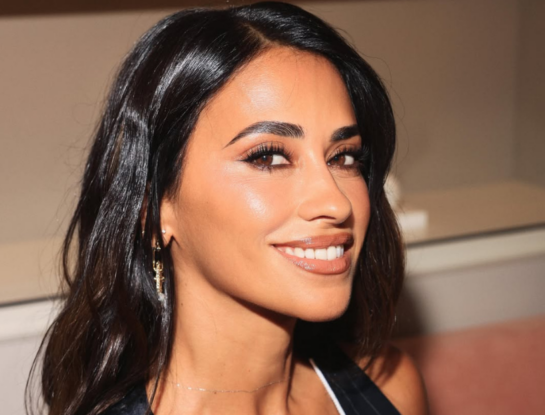 El beauty look de Antonela Roccuzzo en el desfile de Louis Vuitton: las claves de una piel ultra luminosa y una mirada definida