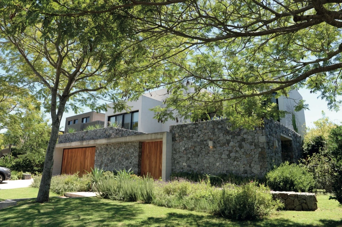 Así es el universo personal de Lorena Pedace proyectada por el arquitecto Matías Goyenechea 