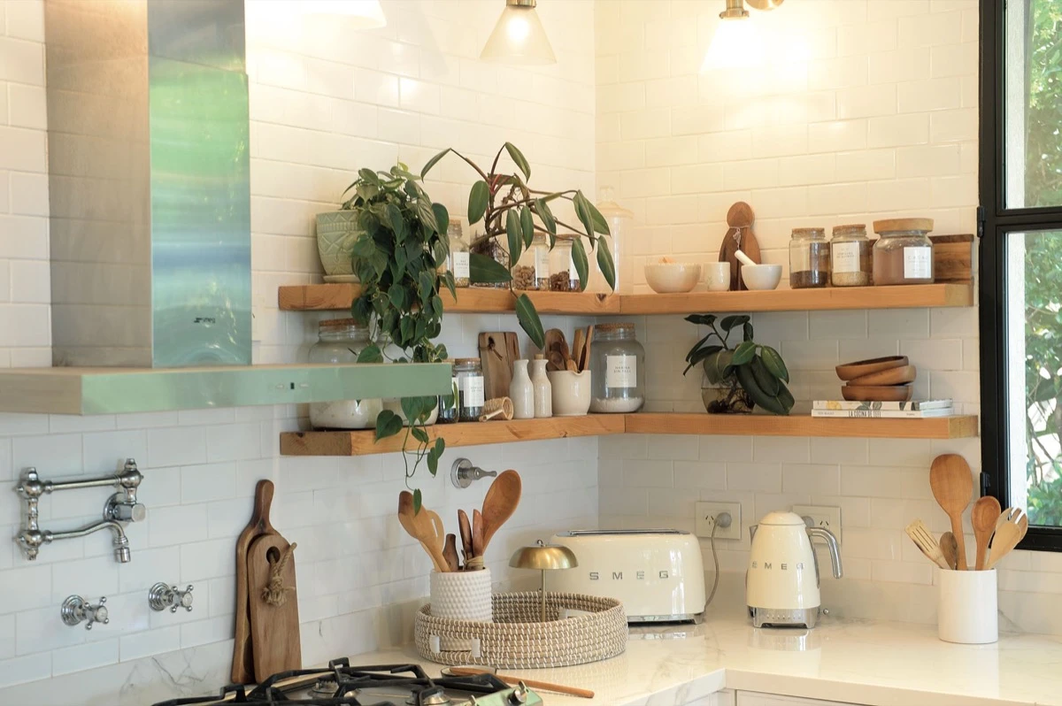 Detalles y equipamiento de una cocina clásica y contemporánea. 