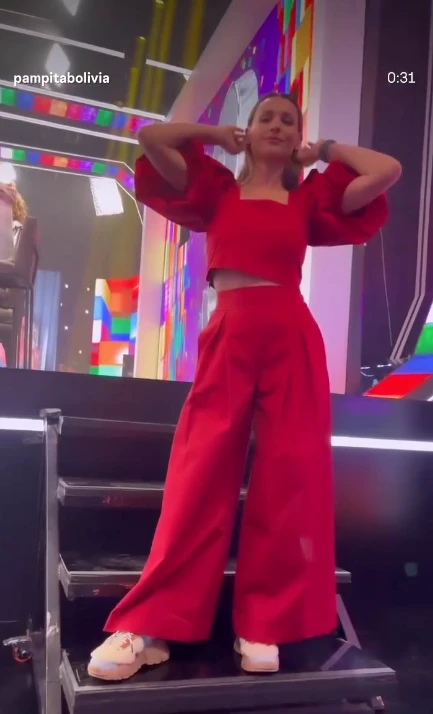 Pampita confirmó que las mangas protagonistas también se llevan de día y de noche
