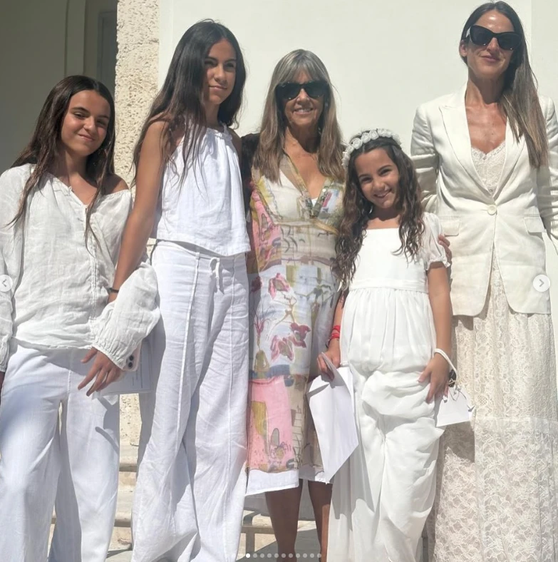 Agustina Lecouna en la Primera Comunión de su hija Sofia. 
