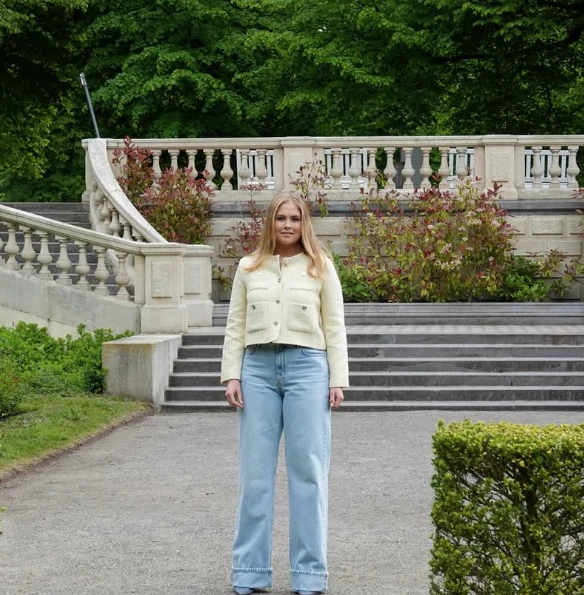 La princesa Ariane: jeans + chaqueta de tweed.