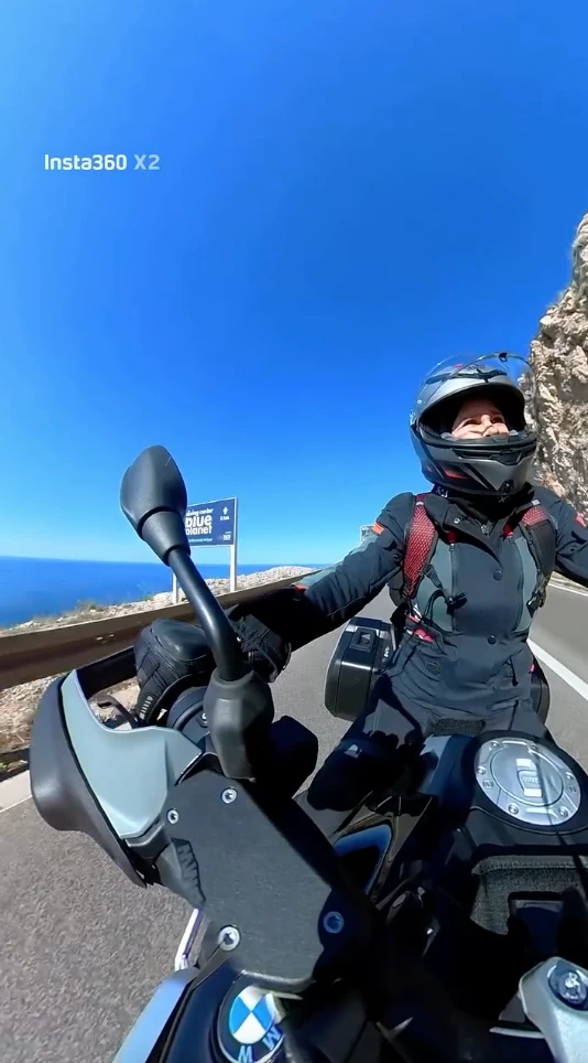 Carolina baldini se embarcó en una travesía en moto desde Croacia hasta Grecia.