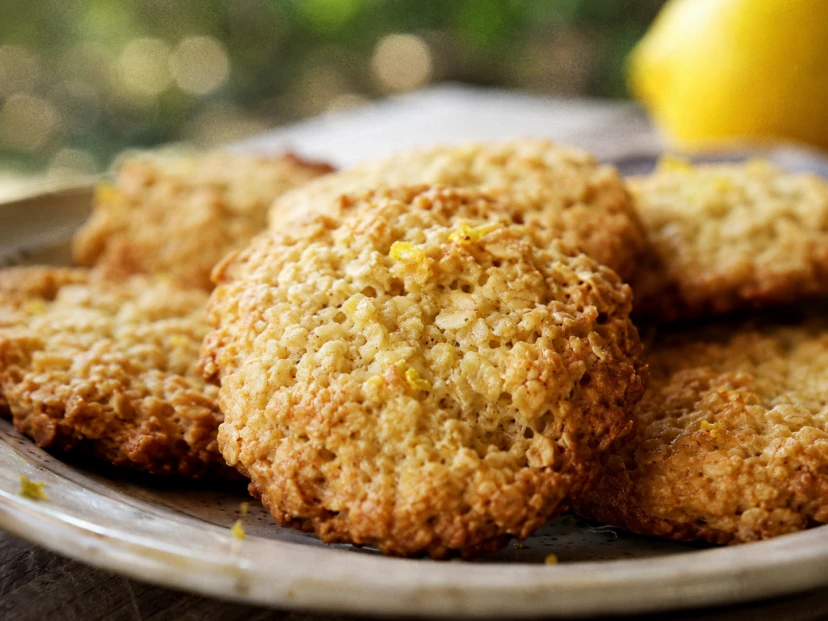 Cookies de avena y limón con aceite de oliva: la receta fácil, crocante y fresca para la merienda