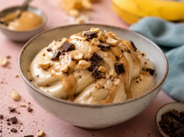 Helado casero de banana y manteca de maní: la receta saludable y cremosa que se hace en minutos