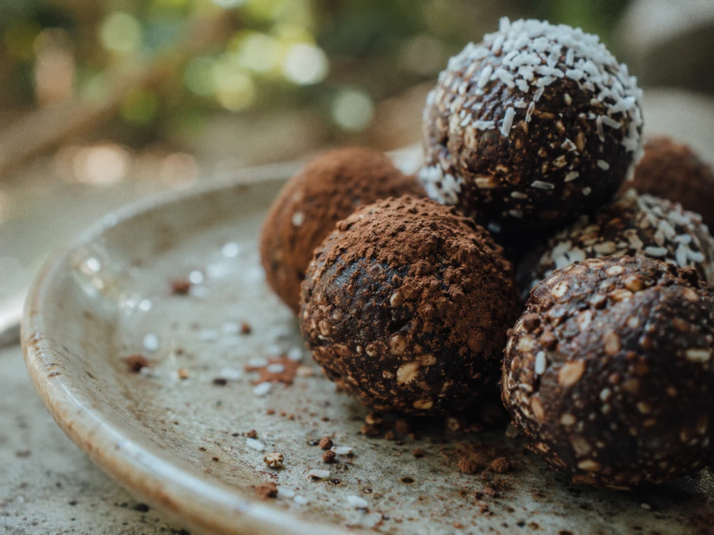 Trufas de avena, cacao y café: una receta fácil, saludable y sin horno

