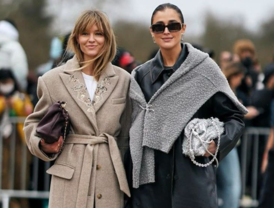 Cuero, lana, denim y paño: cómo combinar las texturas del otoño en 7 looks trendy y abrigados