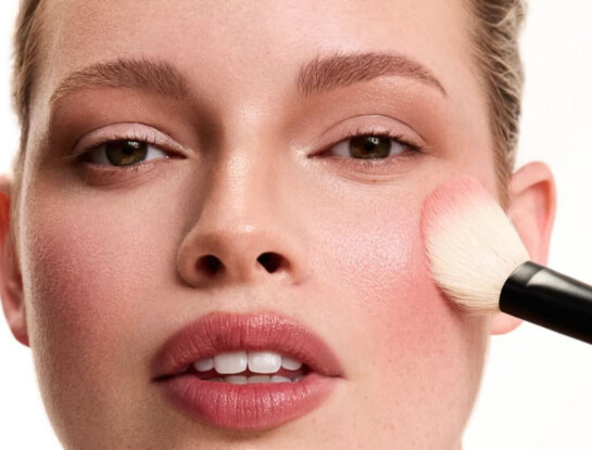 Qué es el blush draping: la tendencia de maquillaje que reemplaza al contorno en 2026