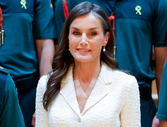 Letizia confirmó el truco de estilismo más elegante para marcar la cintura