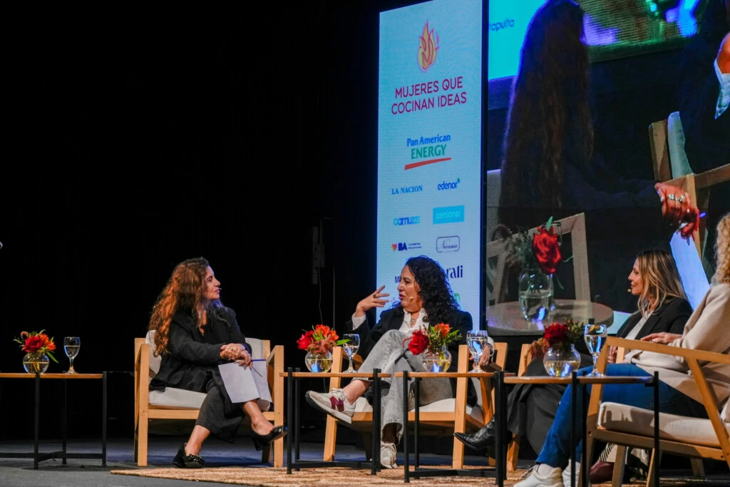 El panel que trató el tema La Tribu estuvo moderado por Daniela Fajardo, directora de Para Ti