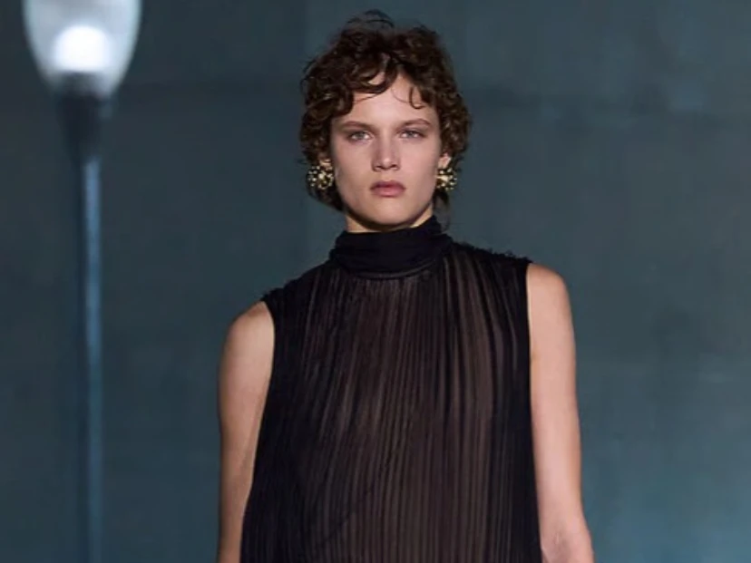 Delineados joya y ondas surferas: las tendencias beauty que Dior anticipa para el próximo verano