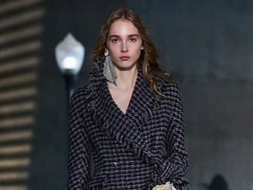 Delineados joya y ondas surferas: las tendencias beauty que Dior anticipa para el próximo verano