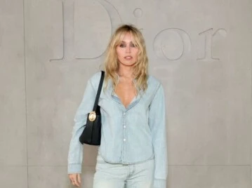 Miley Cyrus impactó con un look total denim en el desfile Cruise 2027 de Dior