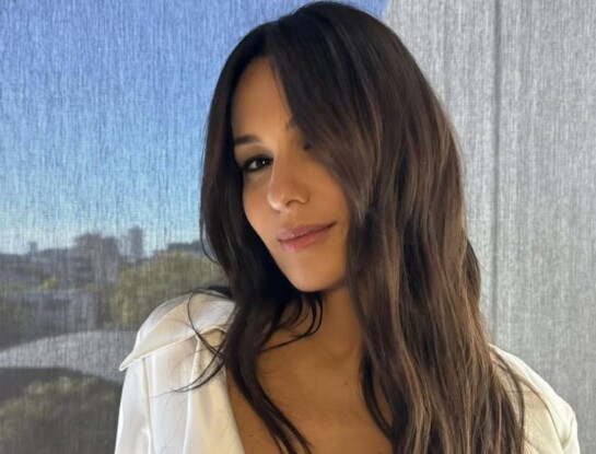 Pampita apostó a una falda roja impactante: claves para usarla con estilo