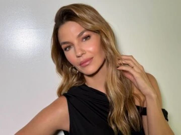 Marcela Kloosterboer deslumbró con un total look black sofisticado y minimalista