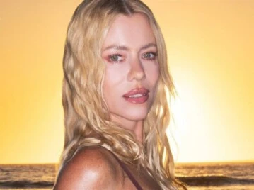 Nicole Neumann mostró cómo combinar falda lencera con botas altas
