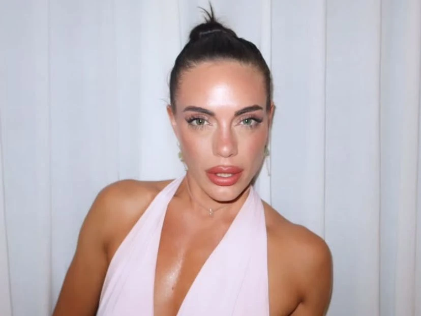 El impactante look de Emilia Attias con transparencias y encaje negro