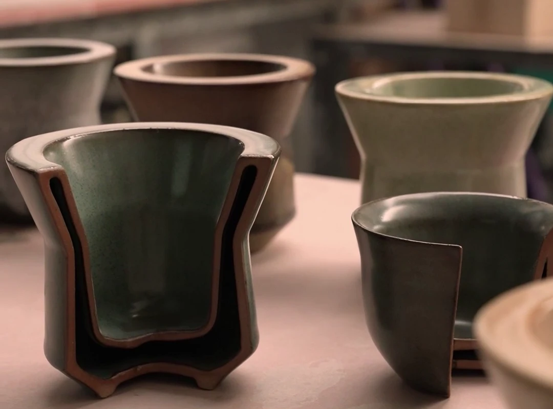 El mate térmico de cerámica de Ciclo ya se exporta a Estados Unidos y fue parte de una experiencia vinculada al ritual del mate en la Bienal de Diseño de Londres.