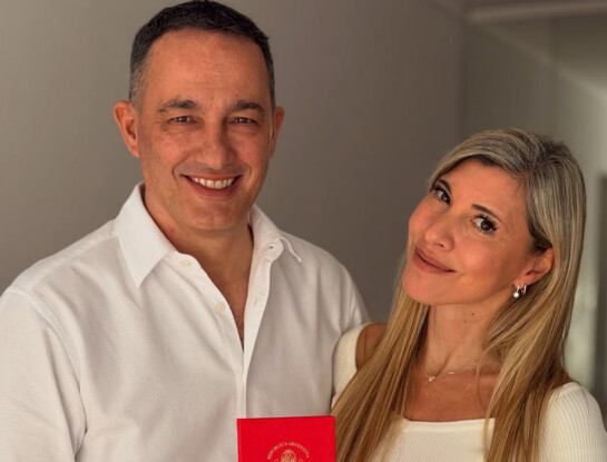 "Sí, quiero a todo con vos": Fernando Carlos pasó por el Registro Civil y se casó con Verónica en una ceremonia íntima