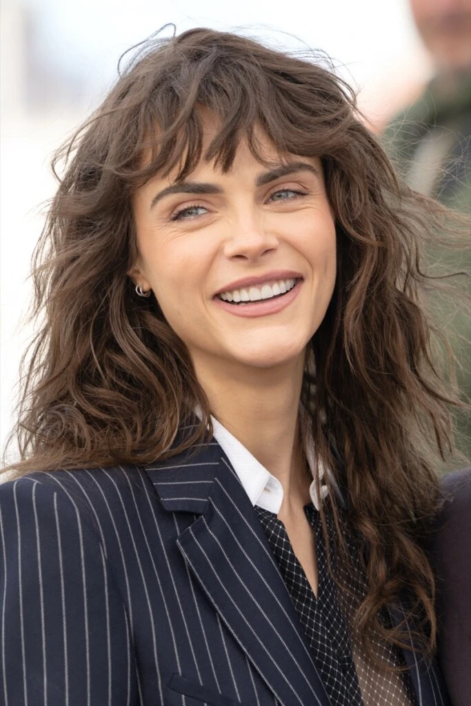 Cara Delevingne actualizó el wolf cut en Cannes y mostró la versión más relajada del corte tendencia