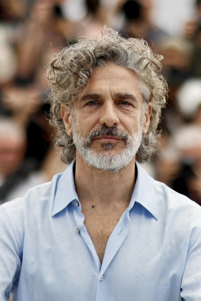 El look de Sbaraglia resume perfectamente esta tendencia: un estilo sin rigidez, moderno y con actitud propia.