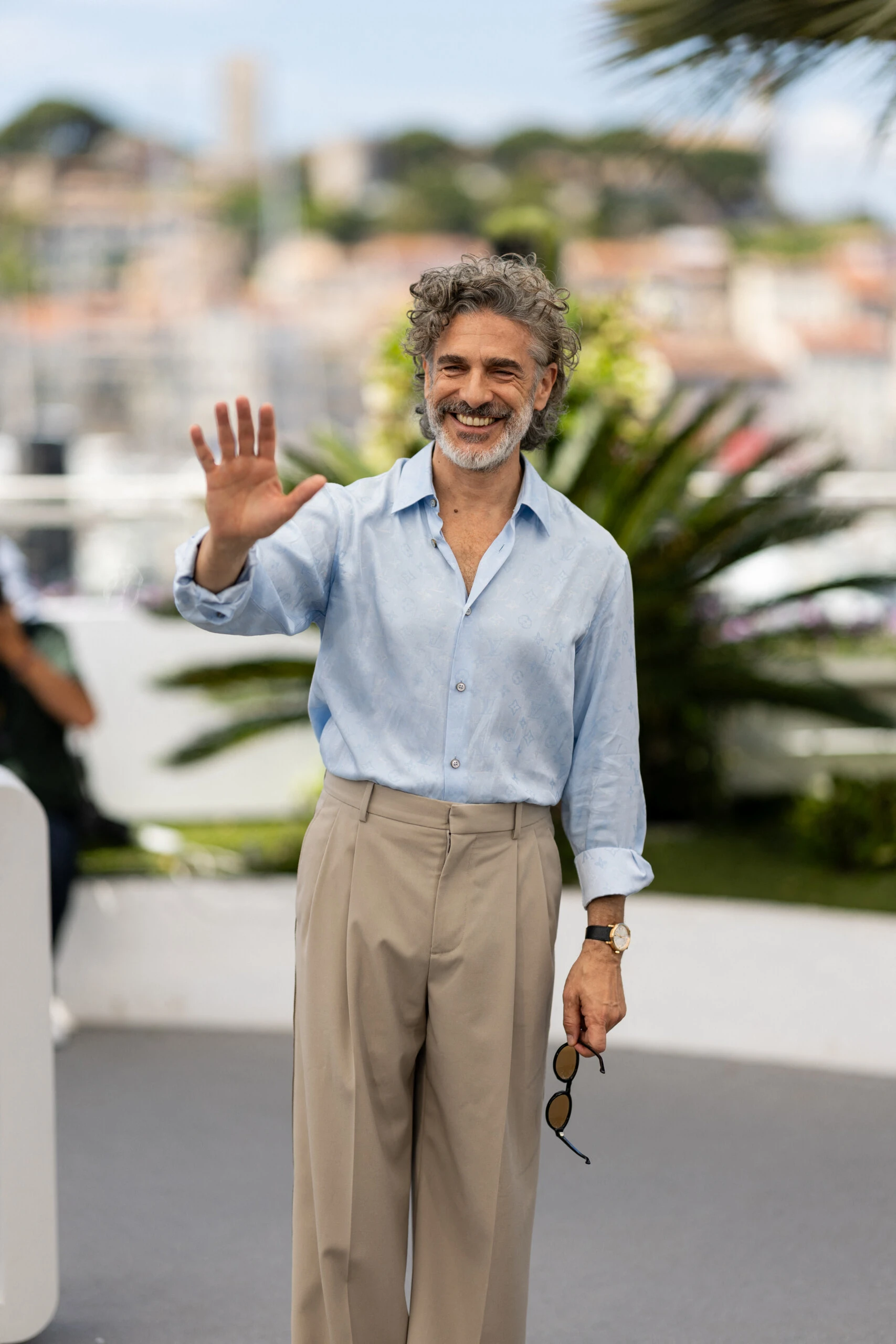 Leonardo Sbaraglia con un look súper relajado y muy canchero.