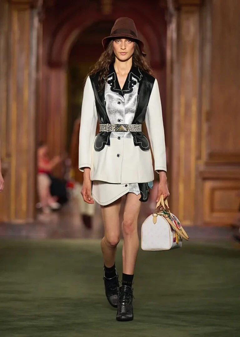 Louis Vuitton 2027 Resort.
