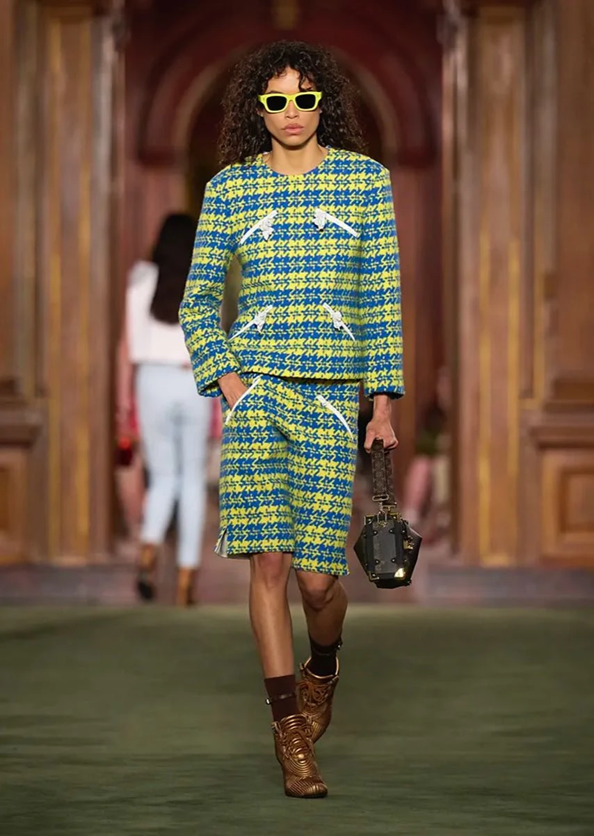 Louis Vuitton 2027 Resort.
