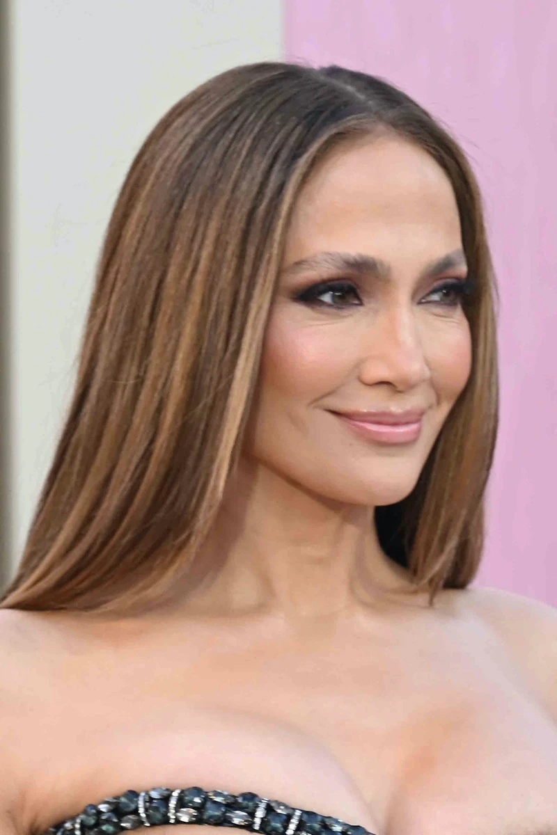 Jennifer Lopez mostró sus nuevas cejas con efecto lifting: cómo es la técnica "lion mane" que cambia por completo el rostro