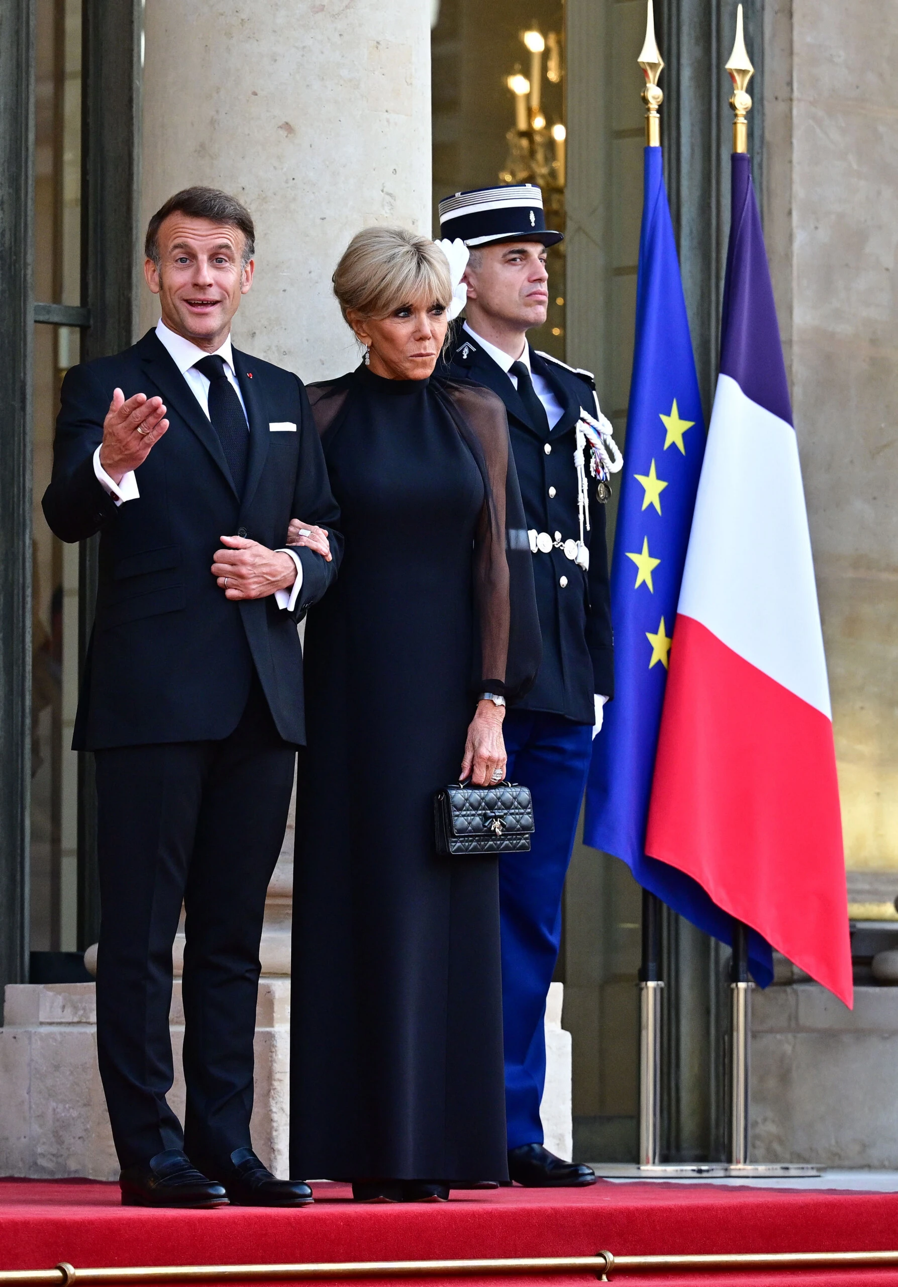 El elegante look de la Primera Dama francesa Brigitte Macron.