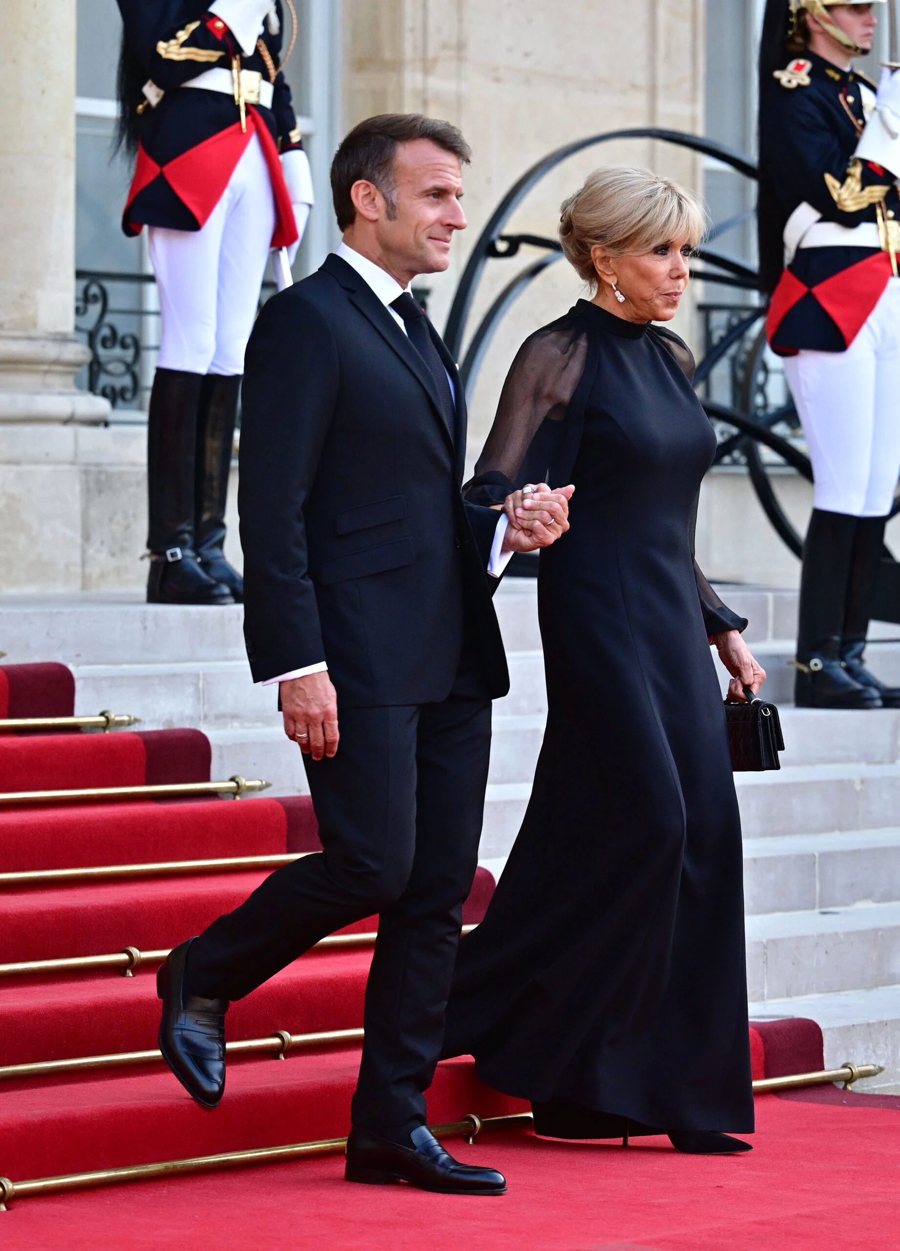El elegante look de la Primera Dama francesa Brigitte Macron.
