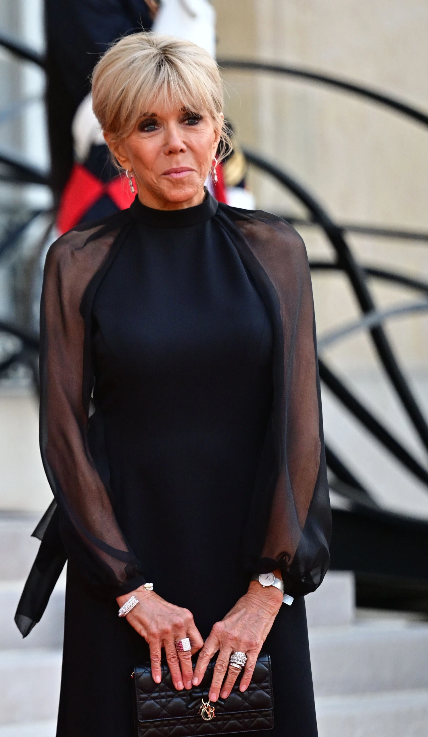 Un look muy glamoroso y femenio.