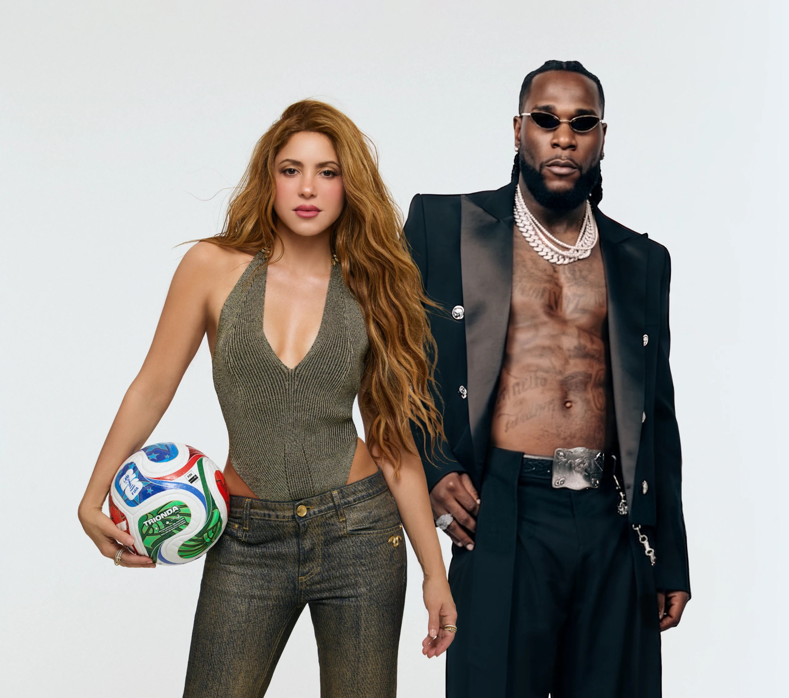 La artista colombiana estrenó el videoclip oficial de “Dai Dai”, el tema de la Copa Mundial de la FIFA 2026™ que interpreta junto a Burna Boy,