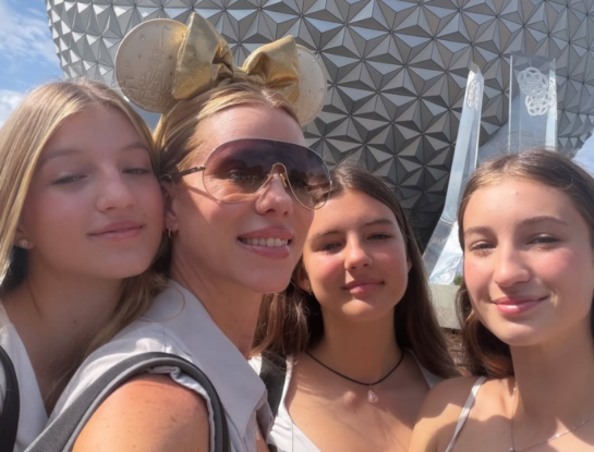 Las fotos del viaje de 15 de Allegra Cubero: Nicole Neumann, Manu Urcera y familia disfrutando de Disney